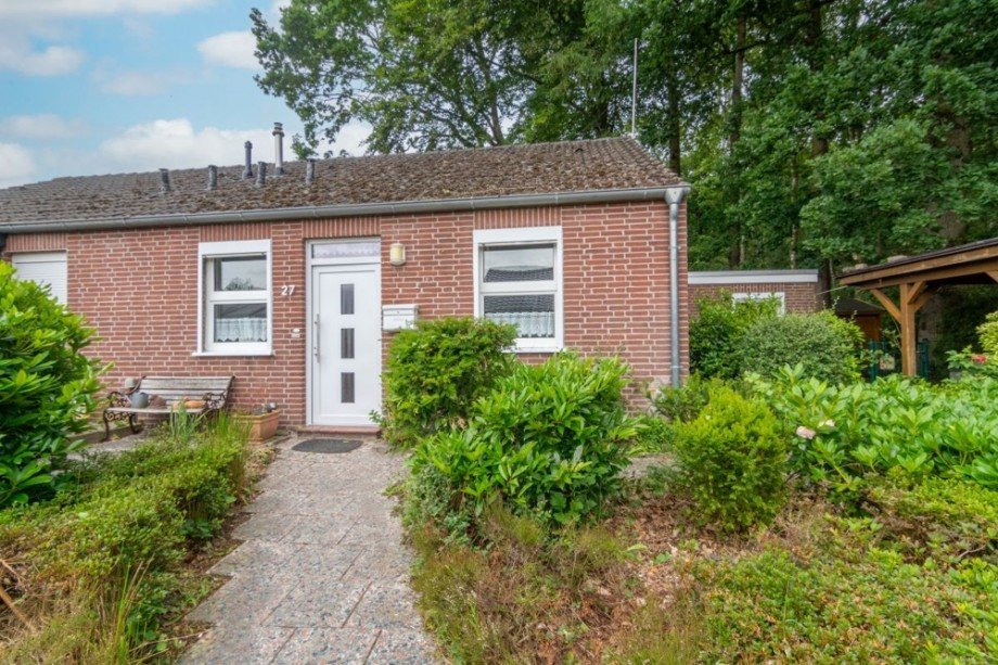 7987 Stra�enansicht Doppelhaush�lfte Blandorf wichte
