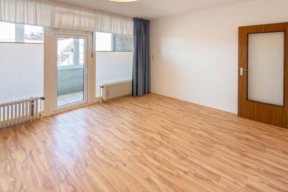 7986 Wohnzimmer Bild II Etagenwohnung Norden