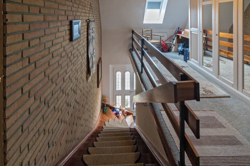 7865 Treppe zur Wohnung Dachgeschosswohnung Norden
