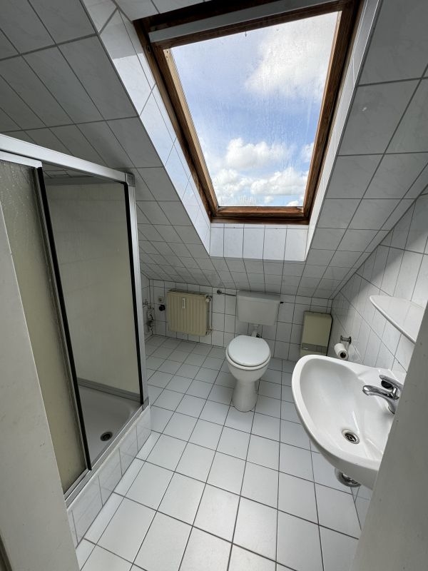 7980 Bad Bild Dachgeschosswohnung Aurich