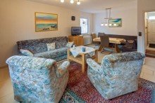 7950 Wohn- u. Essbereich Bild II TV Ansprechende Doppelhaush�lfte im Ferienpark Berum - ideal als Zweitwohnsitz oder zur Eigennutzung!