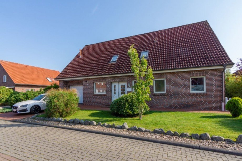 7787 Stra�enansicht Mehrfamilienhaus Norden