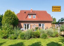 7807 Titelbild mit Ortsschilld Bezauberndes Einfamilienhaus in Eversmeer mit traumhaft sch�n angelegtem Grundst�ck!