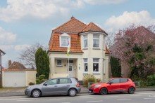 7938 Stra�enansicht Vornehme Jugenstilvilla als Mansardendachbau mit gelungener Aufteilung in zentraler Lage von Norden