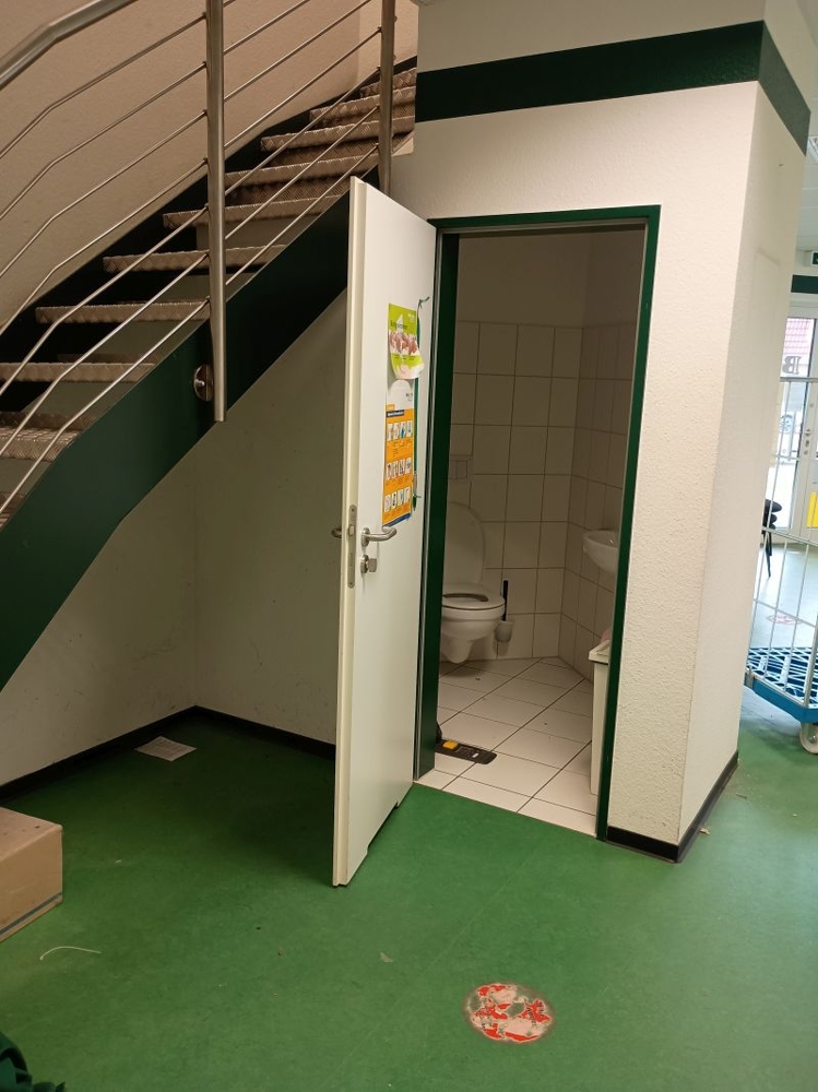 Treppe zum OG und WC EG B�ro / Praxis Norden
