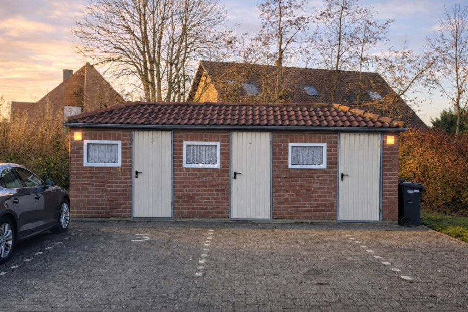 7962 Parkpl�tze und Nebengeb�ude Etagenwohnung Norden