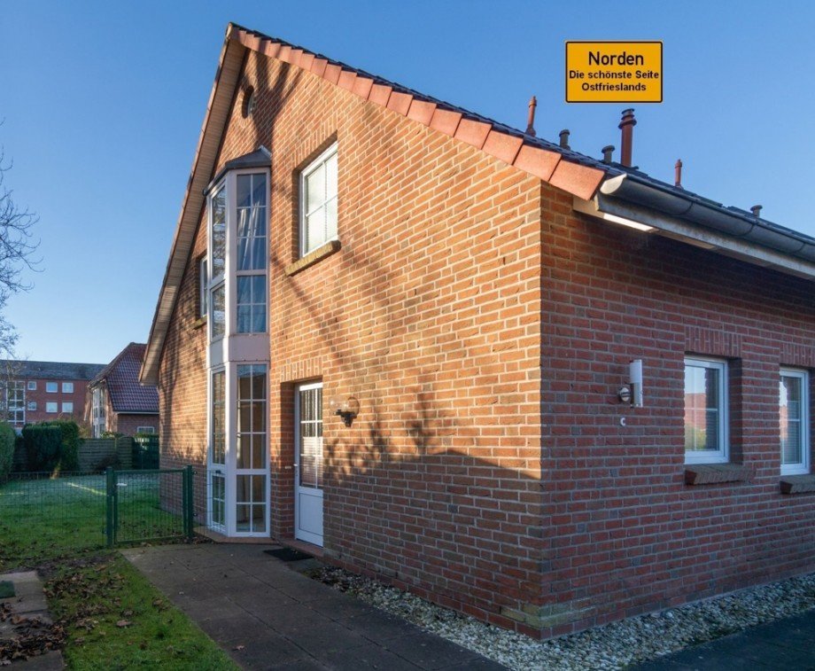7770 Titelbild mit Ortsschild Reihenendhaus Norden