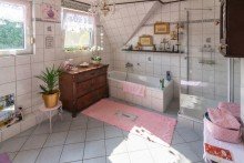 7807 Bad I Bild II Bezauberndes Einfamilienhaus in Eversmeer mit traumhaft sch�n angelegtem Grundst�ck!