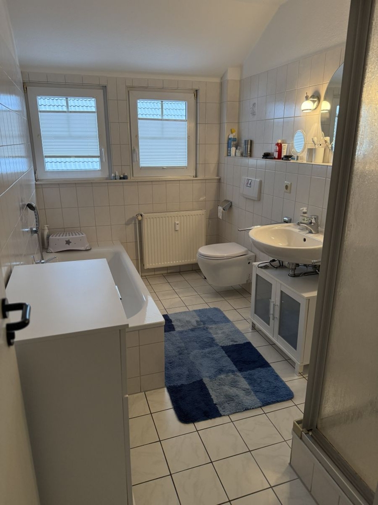7965 Bad Bild I Etagenwohnung Norden