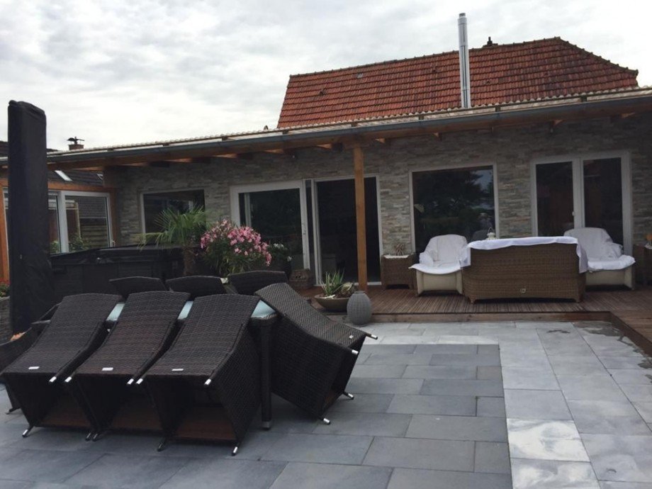 7829 Terrasse und Au�enansicht Einfamilienhaus Hagermarsch