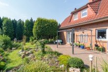 7807 Terrasse und Garten Bild I Bezauberndes Einfamilienhaus in Eversmeer mit traumhaft sch�n angelegtem Grundst�ck!