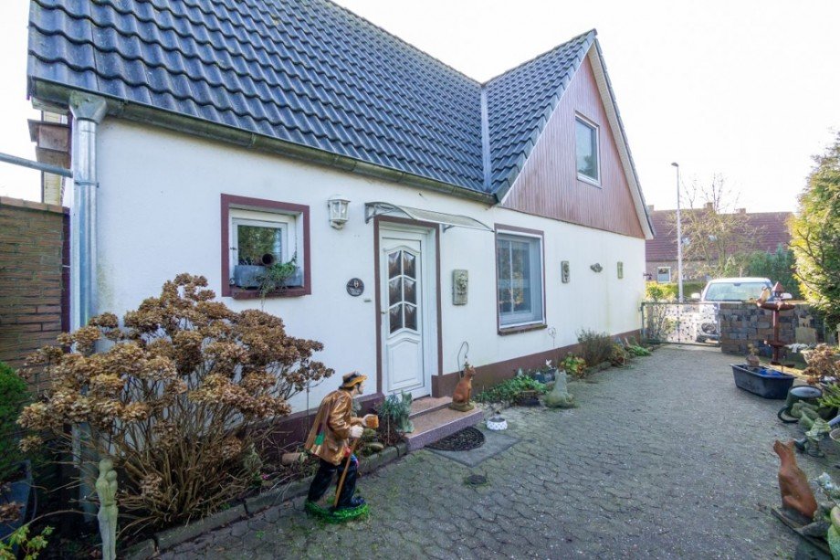 7926 Au�enansicht Seite vom Haus Bild II Einfamilienhaus Halbemond