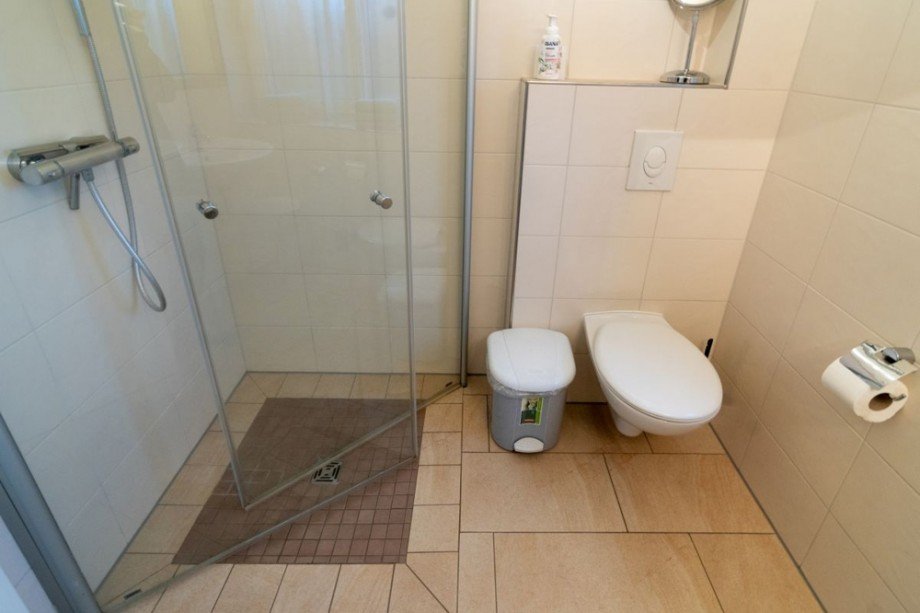 7998 Bad Bild III Etagenwohnung Norden