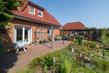 7807 Terrasse und Garten Bild II Bezauberndes Einfamilienhaus in Eversmeer mit traumhaft sch�n angelegtem Grundst�ck!