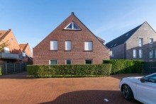 7870 Ansicht v. Parkplatz Attraktive Erdgeschosswohnung mit geschmackvollem Ambiente in strandnaher Lage von Norddeich!