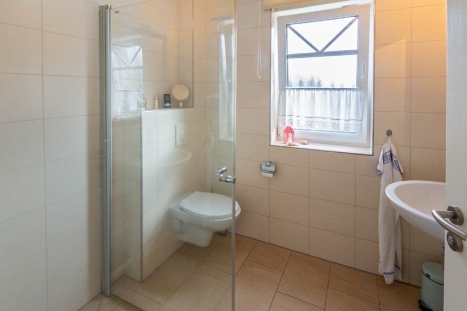 7998 Bad Bild III Etagenwohnung Norden
