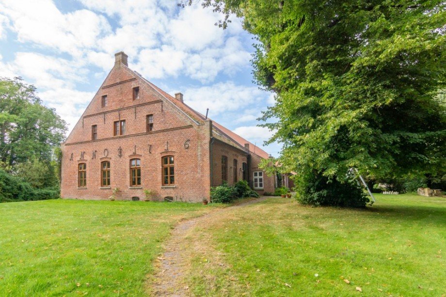7996 Seitenansicht Ost Land- / Forstwirtschaft Norden