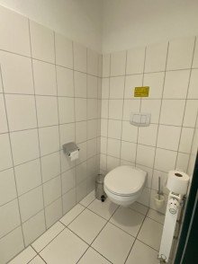 7924 WC Bild I Nachfolger f�r moderne Praxisr�umlichkeiten im Medicenter Norden gesucht!