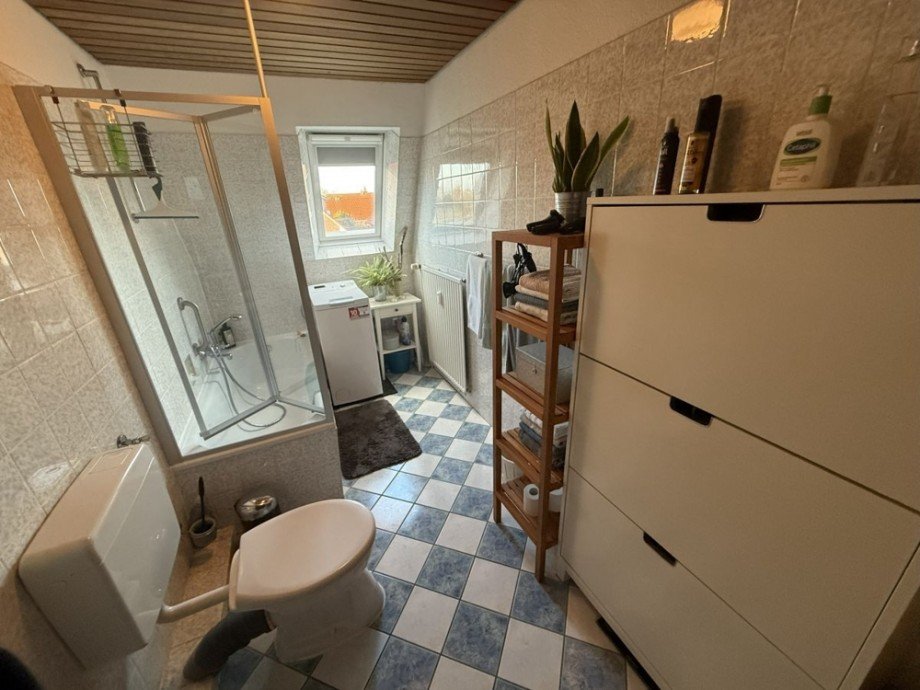 7956 Bad Bild II Dachgeschosswohnung Norden