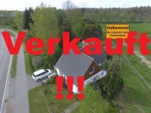 verkauft Uriges Wohnhaus mit gro�z�gigem Grundst�ck in zentraler Lage von Halbemond in Richtung Norden!
