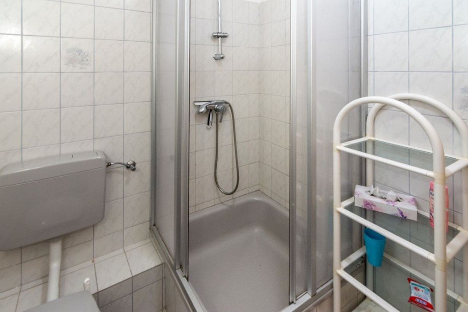 7962 Bad Bild III Etagenwohnung Norden