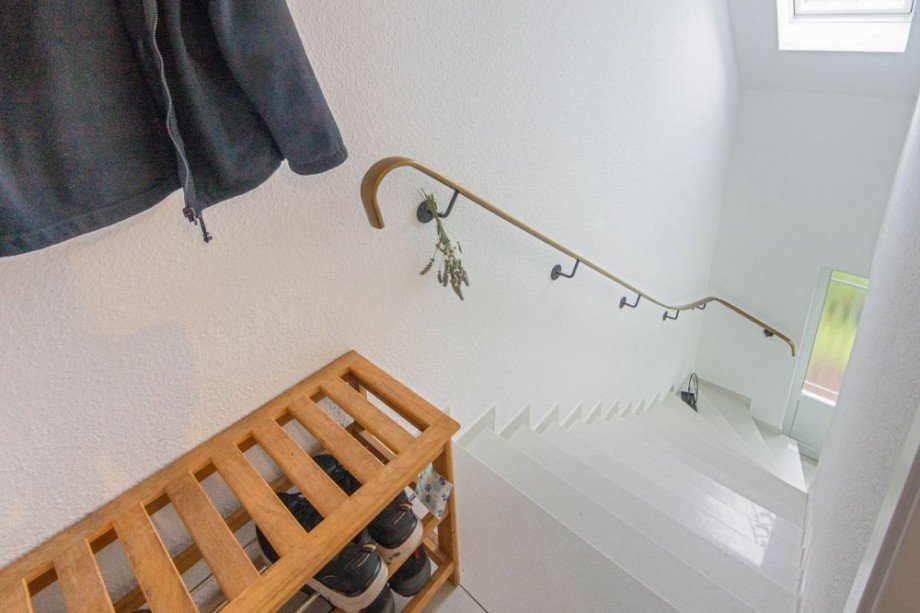 7998 Treppenaufgang zur Wohnung Etagenwohnung Norden