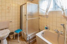 7948 Bad EG  Bild II RESERVIERT! Ger�umiges Einfamilienhaus mit gro�em Grundst�ck und viel Potenzial in Norden!