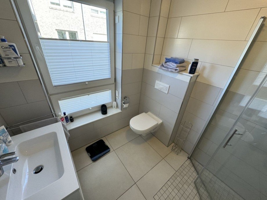 7954 Bad Bild III Etagenwohnung Norden