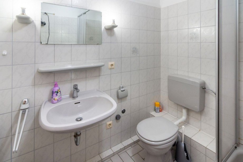 7962 Bad Bild II Etagenwohnung Norden