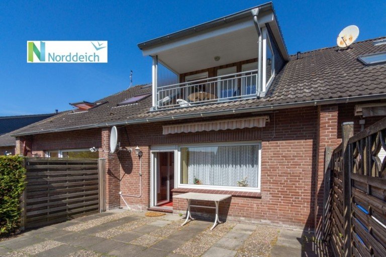 7629 Titelbild mit Ortsschild Norden Reihenmittelhaus Geschickt aufgeteiltes Reihenmittelhaus mit zwei Wohnungen in zweiter Reihe hinterm Deich!