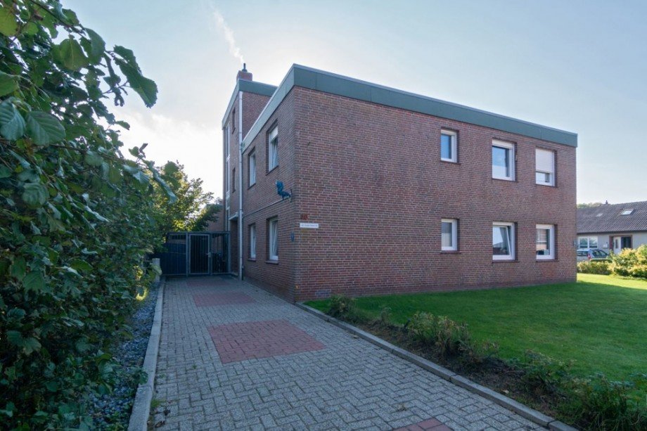 7831 Ansicht v.d. Stra�e Dachgeschosswohnung Norden