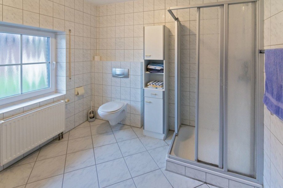 7889 Bad EG Bild I Einfamilienhaus Krummh�rn / Grimersum