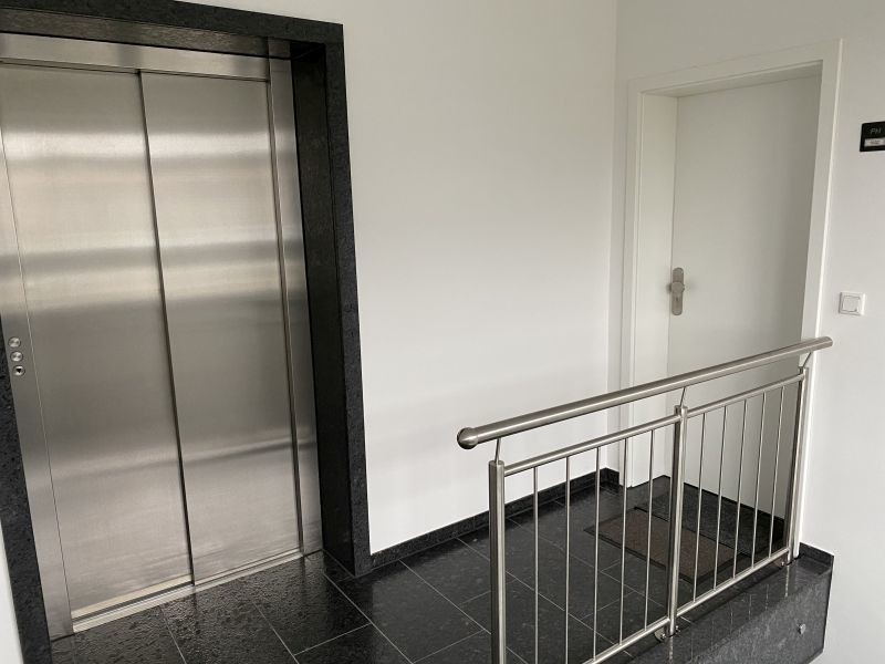 Fahrstuhl und Wohnungseingangsbereich Penthousewohnung Norden