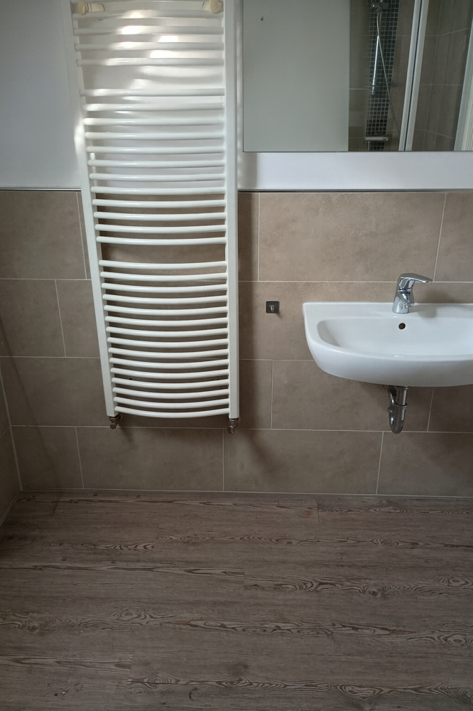7955 Bad EG Dachgeschosswohnung Norden