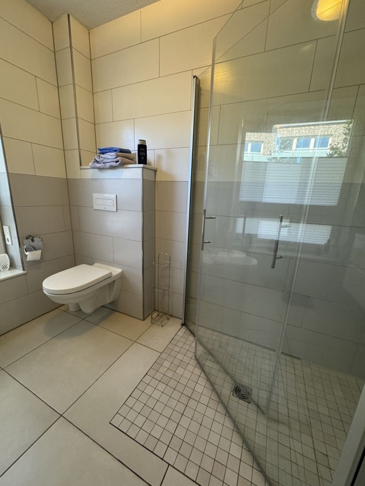 7954 Bad Bild I Etagenwohnung Norden