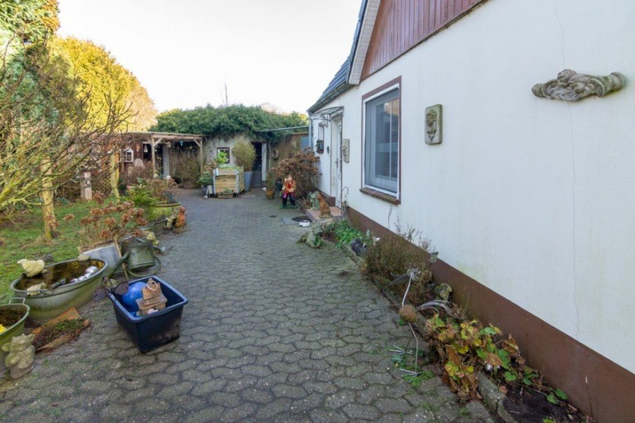 7926 Au�enansicht Seite vom Haus Bild I Einfamilienhaus Halbemond