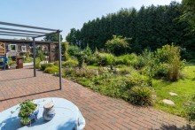 7807 Terrasse und Garten Bild III Bezauberndes Einfamilienhaus in Eversmeer mit traumhaft sch�n angelegtem Grundst�ck!