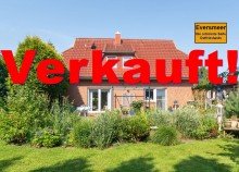 7807 Titelbild mit Ortsschilld  verkauft Bezauberndes Einfamilienhaus in Eversmeer mit traumhaft sch�n angelegtem Grundst�ck!