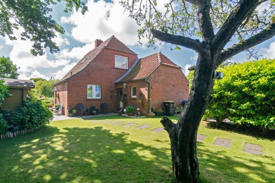 7803 Ansicht v. Garten Einfamilienhaus Norden