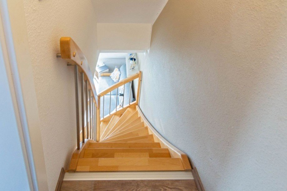 7998 Treppenaufgang Etagenwohnung Norden
