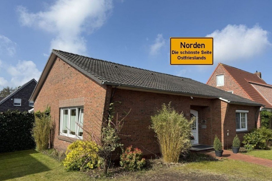 7971 Titelbild mit Ortsschild Einfamilienhaus Norden