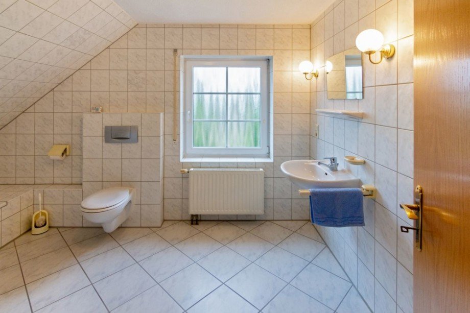 7889 Bad OG Bild I Einfamilienhaus Krummh�rn / Grimersum
