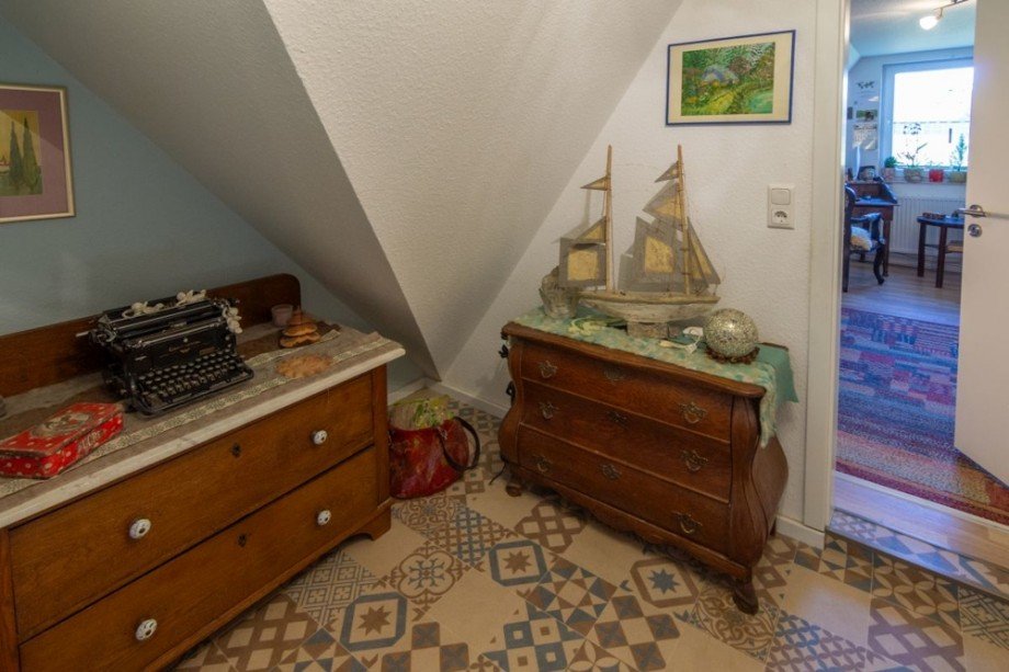 7926 Flur OG Einfamilienhaus Halbemond