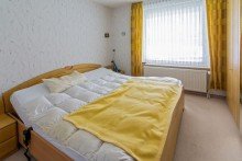 7948 Schlafzimmer Bild I RESERVIERT! Ger�umiges Einfamilienhaus mit gro�em Grundst�ck und viel Potenzial in Norden!