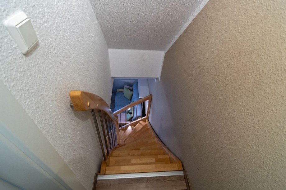 7998 Treppe zum DG Etagenwohnung Norden