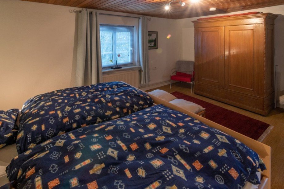 7823 Schlafzimmer OG Bild II Doppelhaush�lfte Krummh�rn